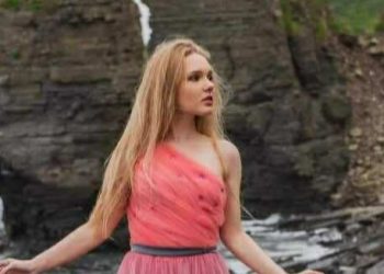 • سَنَابلي أطلَعَتْ حَبَّاً …