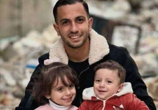 اُحضُن غِـيَابَكَ فَـالأحِبَّـةُ غَابُـوا …