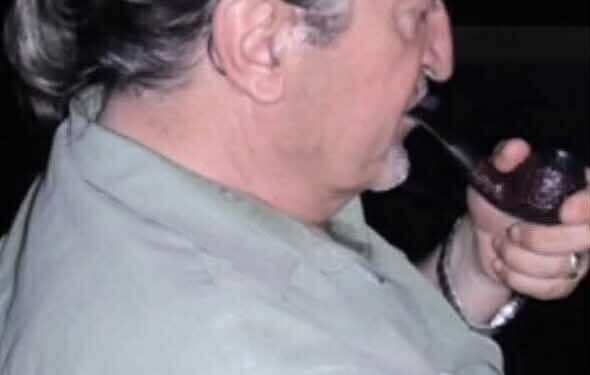 الجَسَدُ يُعَـاتِبُ الفَضَـاءَ عَلَى ضِيقِ مَسَــاحَتِـه