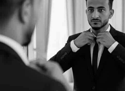 مِرآةُ العُمْرِ وَمَرَاثِي الحُلمِ