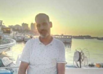 عَاشِقْ بِثَوبِ مُعْجَبْ …