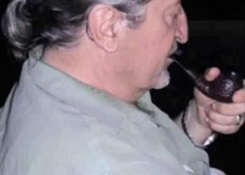  أنَـا أتَكَلَّـمُ وَأنتَ تَسمَعُنِي إذًا فَنَحنُ مَوجودَان