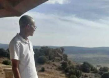 بين الحالمين في يقظتي …