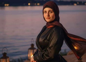 سَأبتاعُ الخَريفَ بزَهرَتين