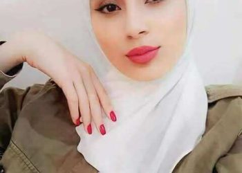 كانت يداكَ على كتفي