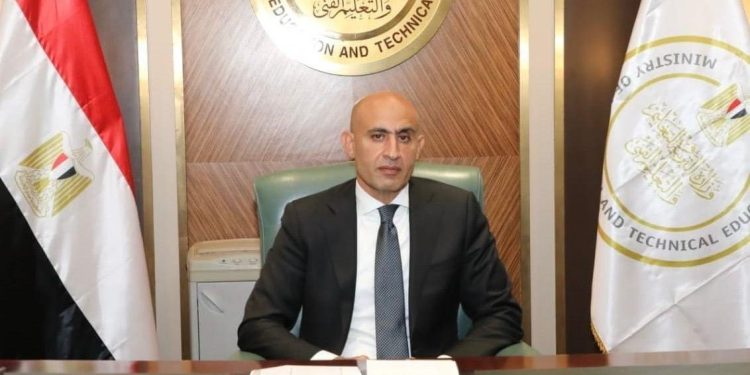 محمد عبد اللطيف .. كرامة المعلم خط أحمر