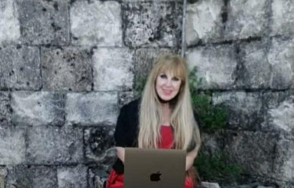 قالَتْ لي الآلة …