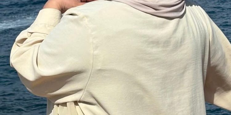 من أخبرك عنّي؟