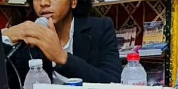 ببذلة أنيقة