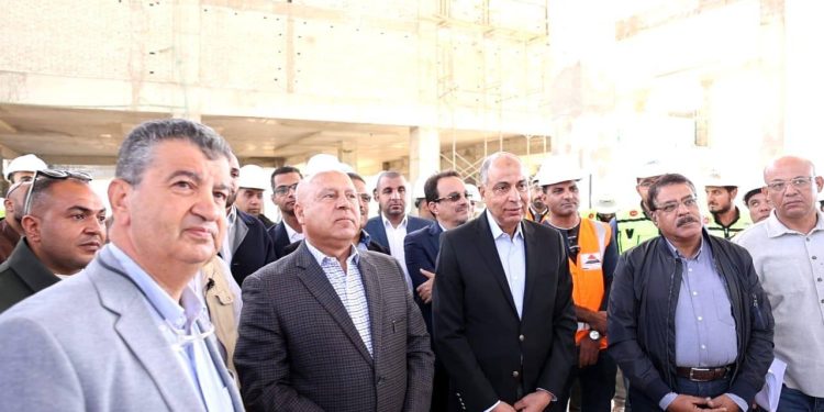 وزير النقل يتفقد محطات ومسار القطار الكهربائي السريع بالمنيا
