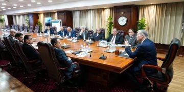 وزير البترول يعقد اجتماعًا موسعًا لتعجيل زيادة إنتاج الغاز خلال العام الجديد