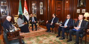 وزير الخارجية يلتقي مفوضة الاتحاد الأفريقي للتنمية الاقتصادية والتجارة والسياحة والصناعة والمعادن