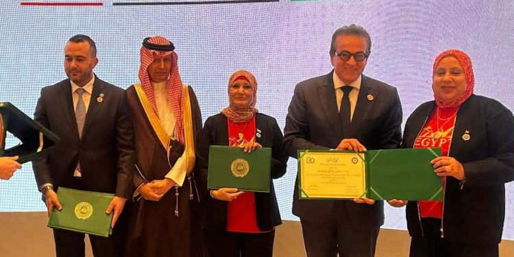 فوز مصر بجائزتي الطبيب العربي والعمل المميز في التمريض والقبالة