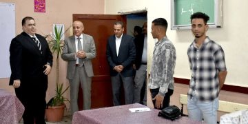 “محافظ الأقصر” يتفقد لجان الانتخابات بمدرسة الزناقطة ووادي الملكات