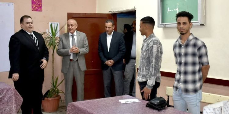 “محافظ الأقصر” يتفقد لجان الانتخابات بمدرسة الزناقطة ووادي الملكات