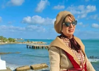 أقف بالنظّارة 