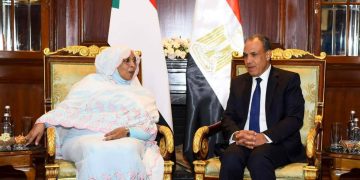 وزير الخارجية يلتقي وزيرة شئون مجلس الوزراء السوداني