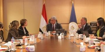 وزير السياحة والآثار يبحث مع وفد جايكا برامج دعم المتحف المصري الكبير