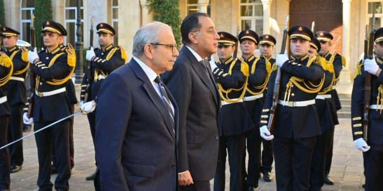 مراسم استقبال رسمية لرئيس الوزراء ببيروت