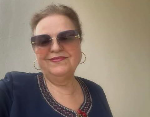 ضوءٌ يسكن كتفي