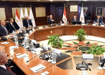 إطلاق مبادرة” مصر معاكم” لرعاية الأبناء القصر لشهداء وضحايا العمليات الحربية والإرهابية والأمنية 