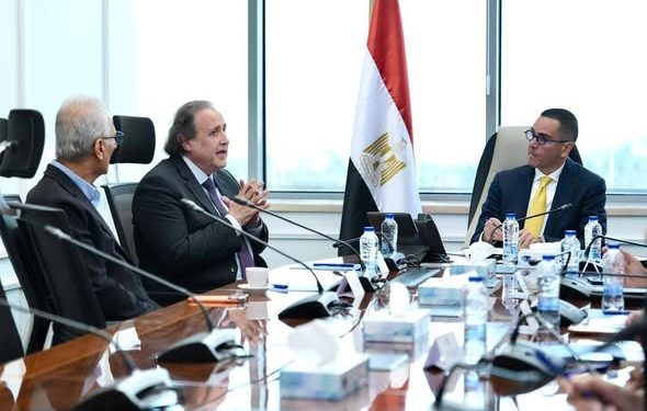 وزير الاستثمار يبحث مع رئيس مجموعة  Brandix  السيريلانكية الخطط الإستثمارية بالسوق المصري