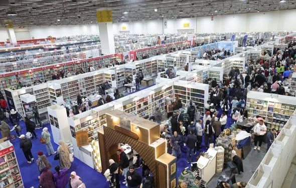 نصف مليون زائر خلال اليوم الثالث بمعرض القاهرة الدولي للكتاب