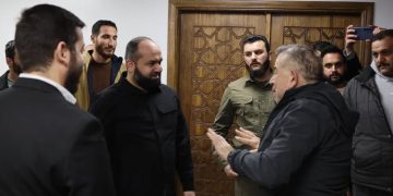 المخرج محمد فرحان وكوادر قناة الشمس الاوربيه يباركون تحرير المنتج محمدقبنض من خطفه