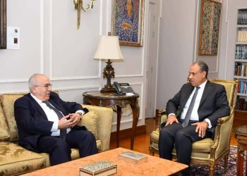  وزير الخارجية يلتقي المبعوث الأممي للسودان 