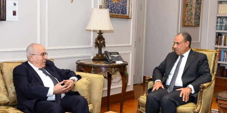  وزير الخارجية يلتقي المبعوث الأممي للسودان 