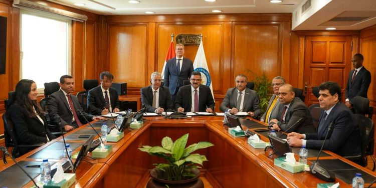 وزير البترول والثروة المعدنية يشهد توقيع مذكرة تفاهم