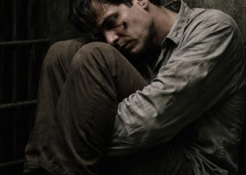 حين تعجز الروح عن طرد ذبابة رحلةٍ رمزيةٍ داخل متاهة الذات