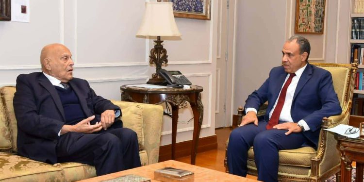 وزير الخارجية يلتقي البروفيسور د. مجدي يعقوب 