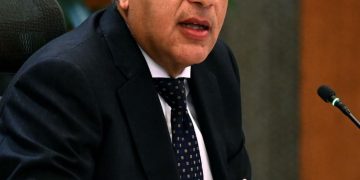 رئيس الوزراء يهنئ المستشار هشام بدوي لانتخابه رئيساً لمجلس النواب