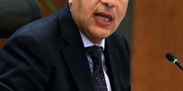 رئيس الوزراء يطمئن على الحالة الصحية لقداسة البابا تواضروس الثاني هاتفيا