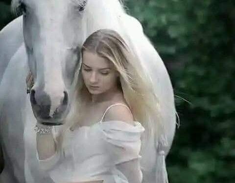 ‏هل لي أن أقبّل غيابك