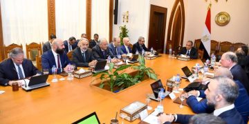 وزير الخارجية يستقبل وفدًا من رجال الأعمال الكنديين