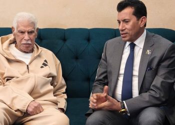 وزير الشباب والرياضة يطمئن على الحالة الصحية للكابتن حسن شحاتة