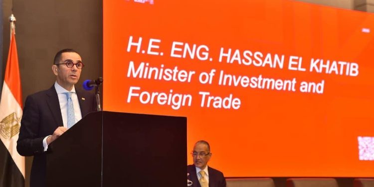 وزير الاستثمار والتجارة الخارجية يشارك بمنتدى الأعمال المصري السويسري 
