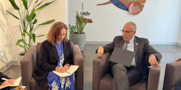 وزير الموارد المائية والري يلتقي مبعوثة المياه الفنلندية 