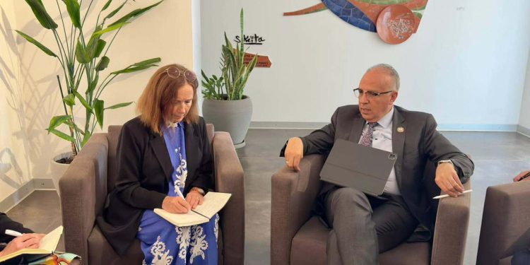 وزير الموارد المائية والري يلتقي مبعوثة المياه الفنلندية 