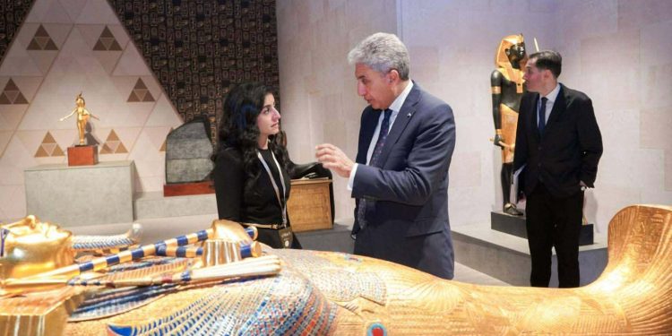 وزير السياحة والآثار يلتقي أمين عام منظمة الأمم المتحدة للسياحة