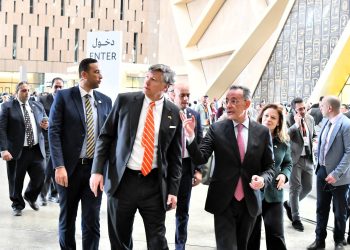 نائبي وزير الخارجية امريكا و طاجيكستان يزوران المتحف المصري الكبير