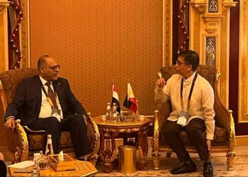 وزير العمل يبحث مع الجانب الفلبيني تنظيم أوضاع العمالة وتعزيز التعاون المشترك