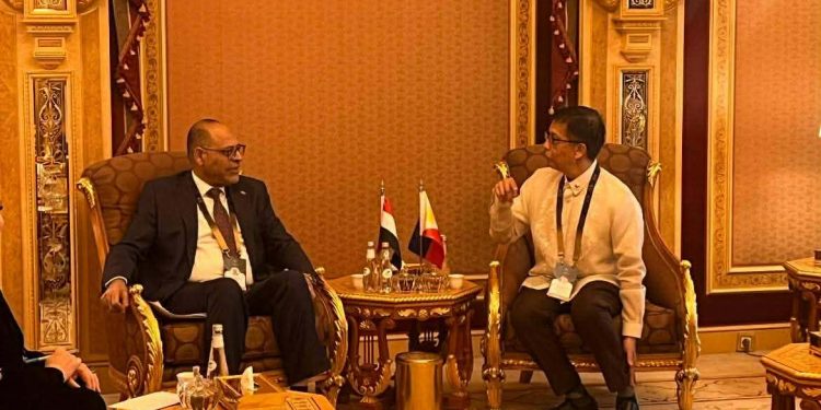 وزير العمل يبحث مع الجانب الفلبيني تنظيم أوضاع العمالة وتعزيز التعاون المشترك