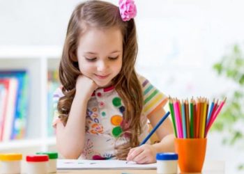 كتابة اليد تنشط الدماغ للأطفال