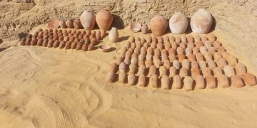  الكشف عن مجموعة من المقابر الصخرية بقبة الهواء بأسوان