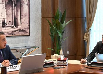 رئيس الوزراء يتابع موقف تنفيذ المشروعات التنموية والخدمية بمحافظة السويس