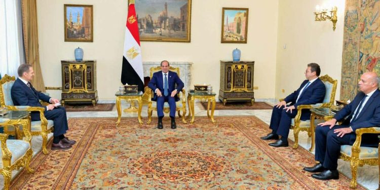 الرئيس السيسي يستقبل رئيس جهاز الاستخبارات الروسية