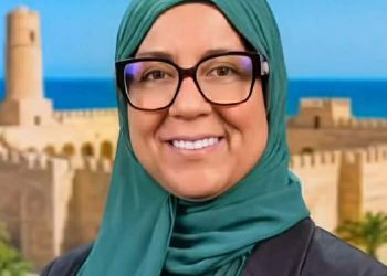 لا شيْءَ يُشَظِّي نورَهُ 